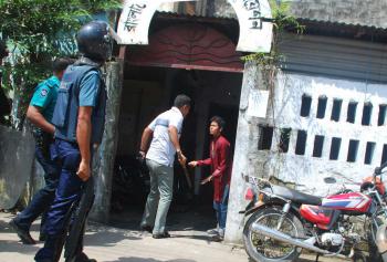 523c13cfdb0a9-Photo-journalist