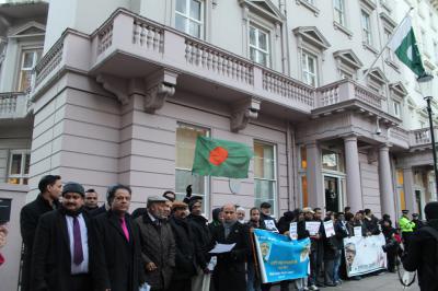 52b3ea359dc27-London