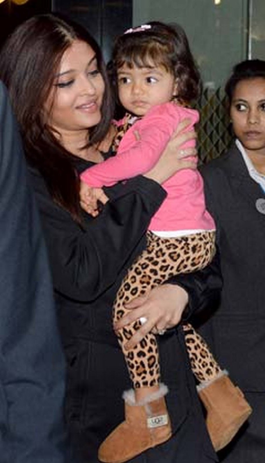 2-Aishwarya_Rai_and_Aaradhya_1