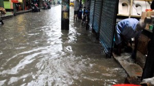 Barisal-Rain-often-creates-water-logging-paralyzing--normal-life-in-Barisal-city-6