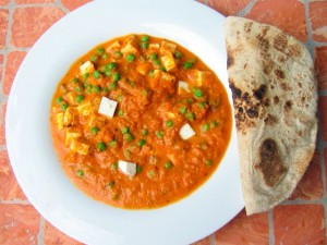 Matar_Panir_mit_Chapati_-_Mutter_Paneer_with_chapati (1)