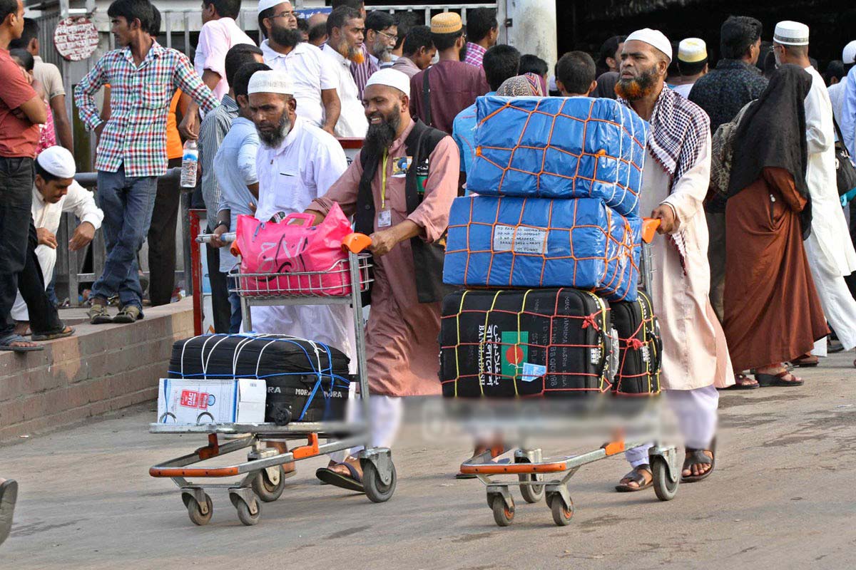 03_Back-Hajj-Flight_09102014_0006