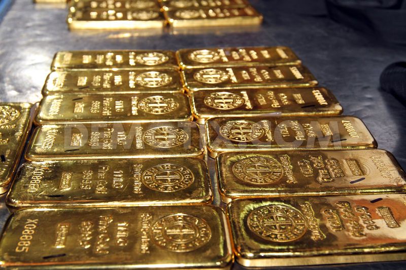 1418229732-43-kg-of-gold-recovered-at-hazrat-shahjalal-airport--dhaka_6447149