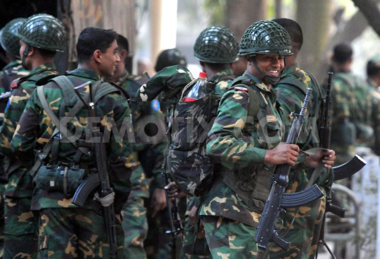 1388080201-bangladesh-army-on-election-duty_3567234
