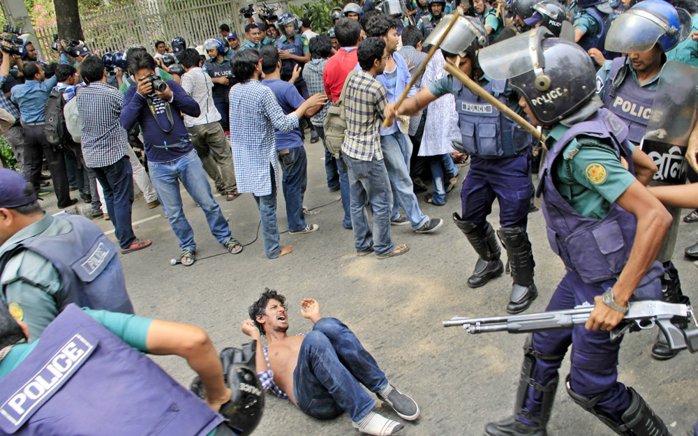 10-05-15-Students Clash Police In City-10