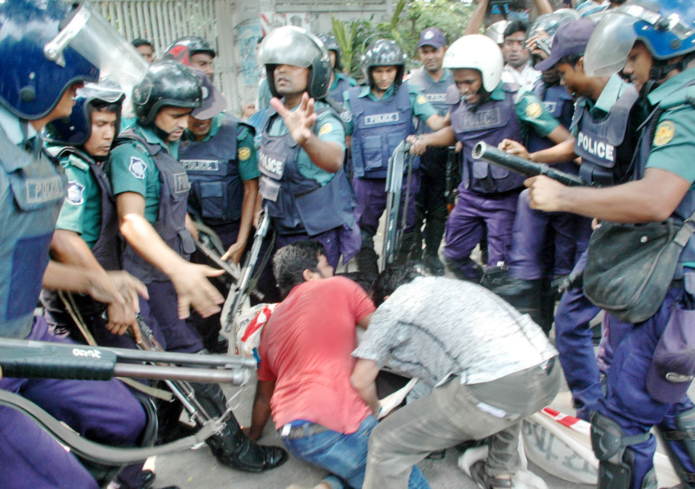 10-05-15-Students Clash Police In City-28
