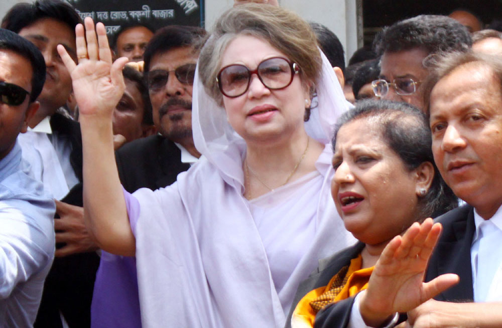 25-05-15-Khaleda Zia_Alia Madrasha Court-10