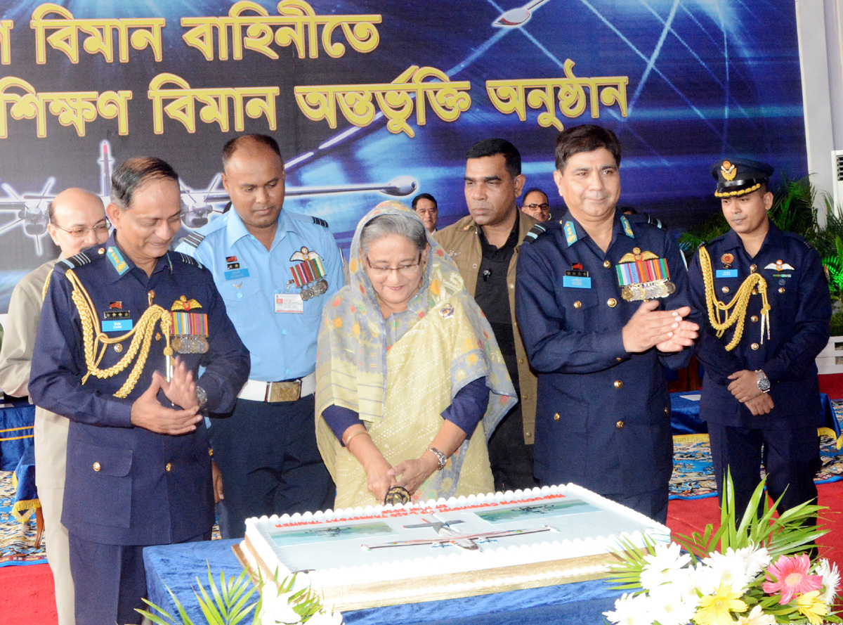 27-05-15-PM_New Training Planes for Air Force-10
