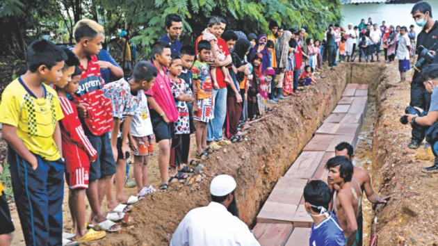 mass_grave_thailand_2