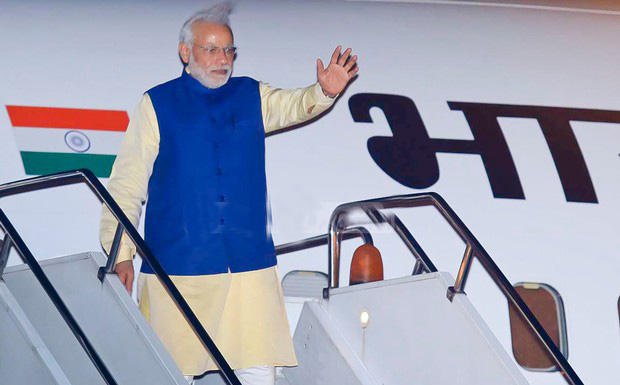 10_Narendra+Modi_airport_070615__0001