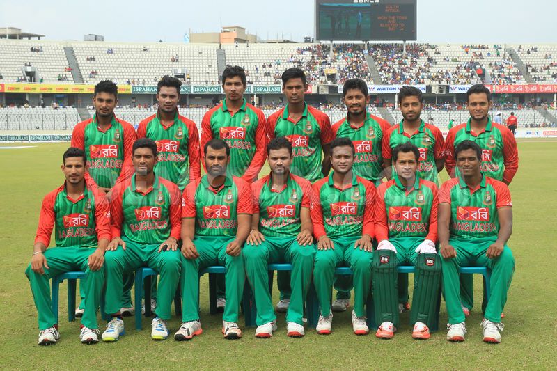 1436694302-bangladesh-cricket-team-poses-for-a-group-photo-in-dhaka_8091270