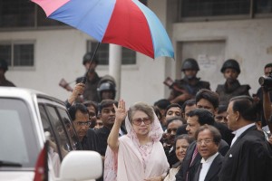 Former Bangladeshi prime minister and Bangladesh Nationalist Party (BNP) chief, Khaleda Zia waves as she arrives for a court appearance on April 5, 2015, in Dhaka, Bangladesh. Khaleda Zia is accused of having embezzled an estimated $400,000 from Zia charitable trust.